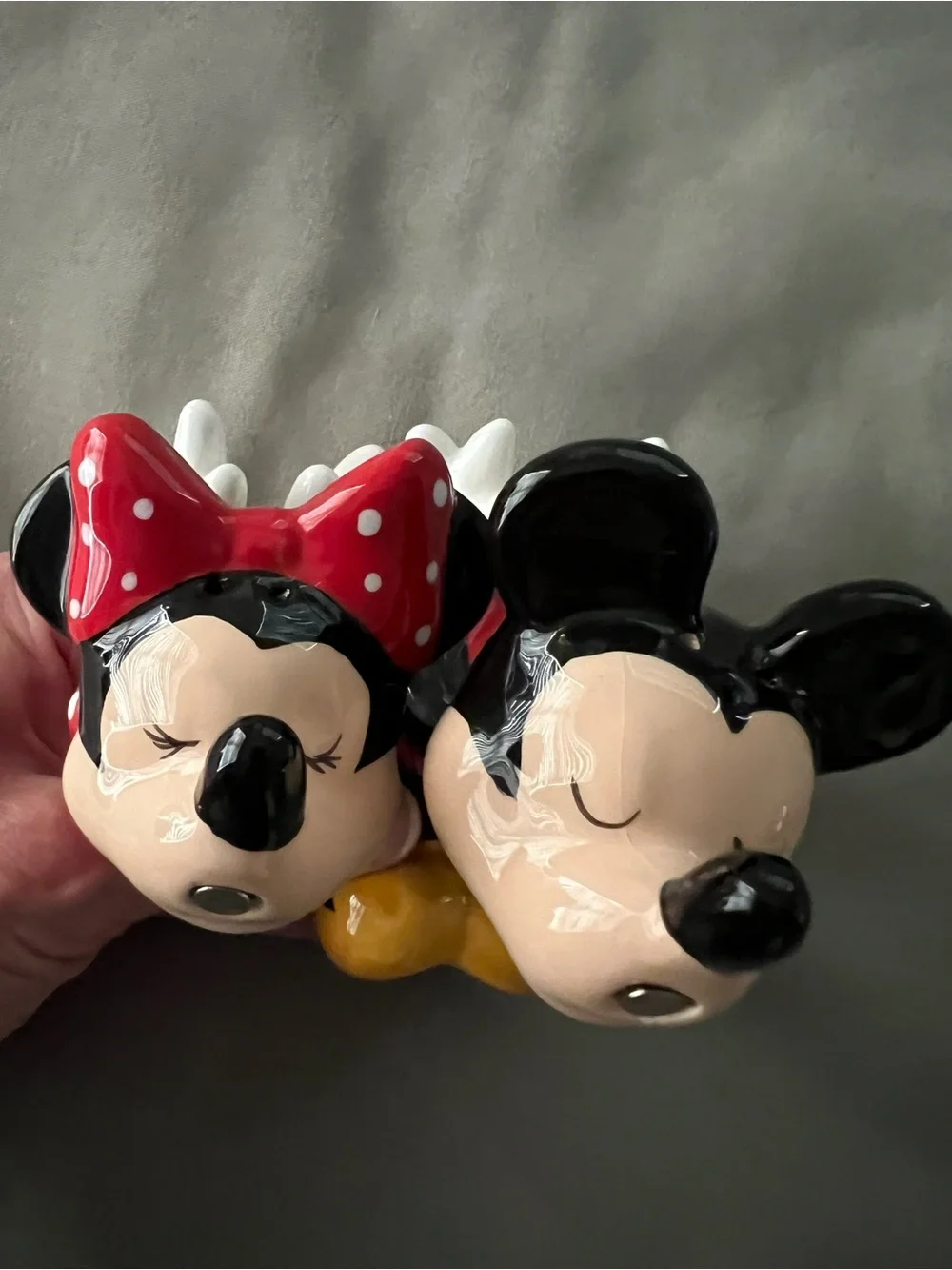 Disney Minnie & Mickey Ceramic Kissing Salt and Pepper Shakers